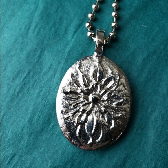 Bead & Flower 2 sided pendant necklace!!! - Picture 3 of 4